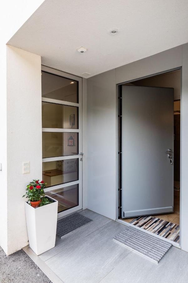 Easy Flat Vezia, Indipendent Entrance, Free Parking Apartment Lugano Luaran gambar